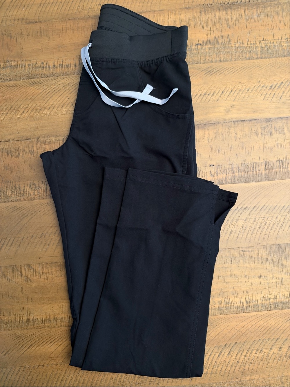 Women’s Figs Kade Cargo Scrub Pants